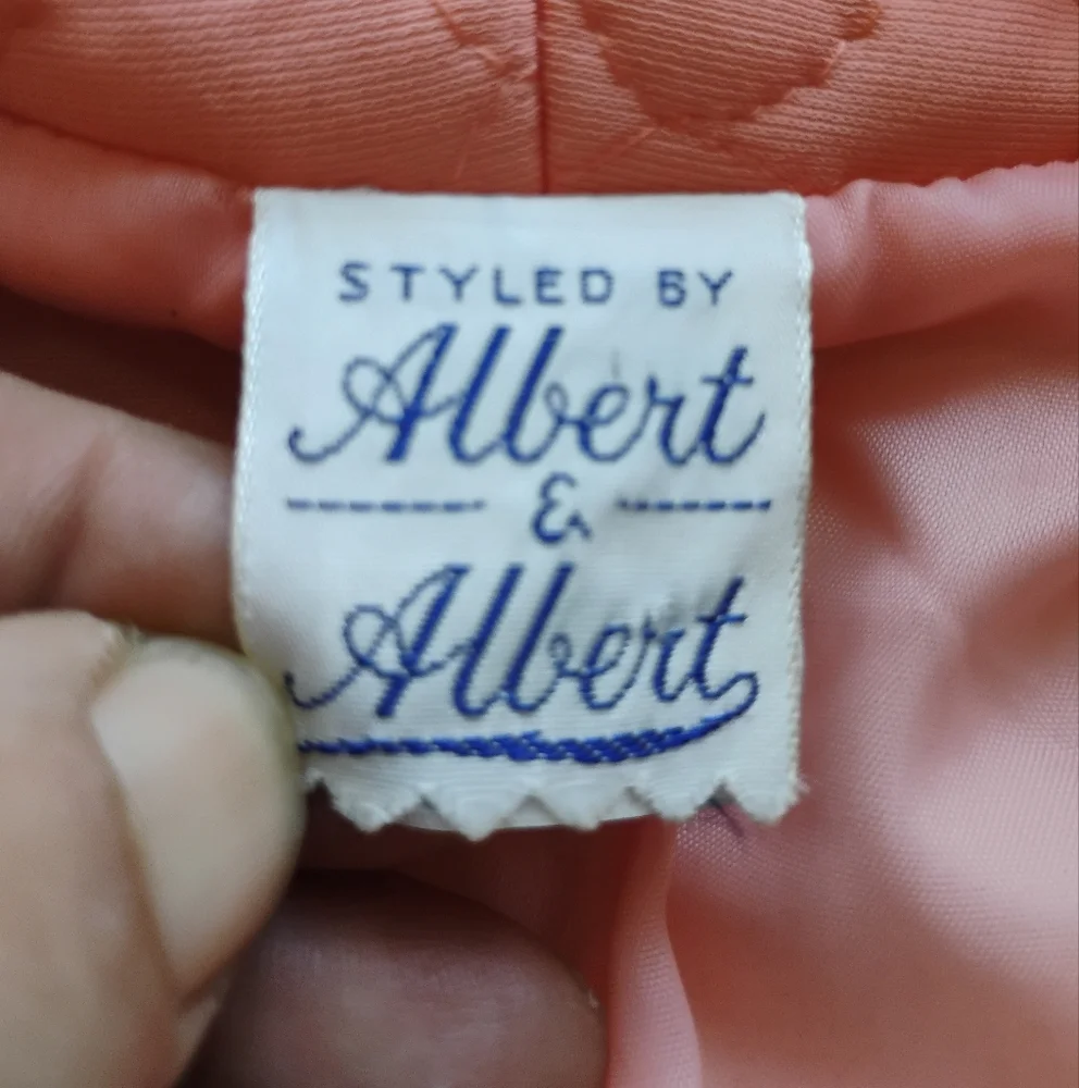 Gorgeous 40's Quilted Coral Jacket Size M/L. - Picture 10 of 12